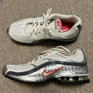Nike Women's Reax Run 5 Running Shoes White Metallic Silver Dark Grey Size 9.5
